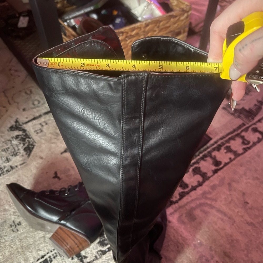 Knee high Black Lace Up Boots, warm fuzzy inside - Picture 15 of 16